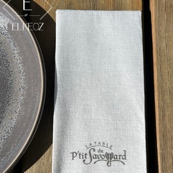 ✨ Serviette personnalisée du jour ✨

🎨 Collection : Easy Gris Clair
📐 Format : 40x40 cm Pliage 1/8
🖋️ Personnalisation : logo en noir

Que pensez-vous de ce modèle ? 😊