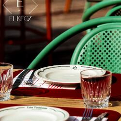 ✨ Serviette du jour ✨
Une ambiance conviviale, une cuisine maison, et des serviettes qui reflètent l’esprit chaleureux des bistrots d’antan. Parfaites pour créer une atmosphère accueillante et authentique. 

🎨 Collection : Bistrot Bordeaux
📐 Format : 40x40 cm Pliage 1/4

Que pensez-vous de ce modèle ? 😊